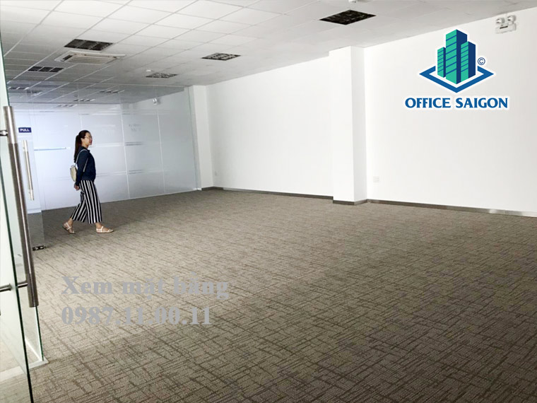 Hơn 100m2 sàn trống khách đang xem thực tế tại Aloha Tower quận Tân Bình