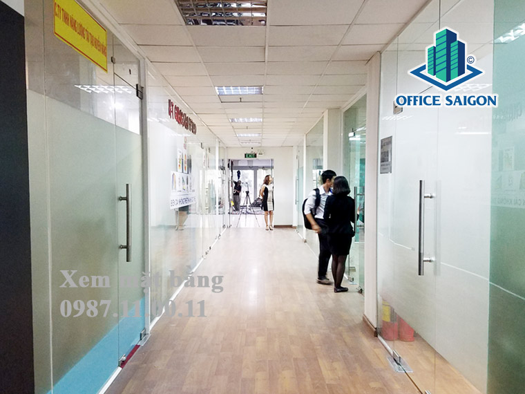 Lối đi hành lang rộng thoáng tại Vietcomreal Building quận 1
