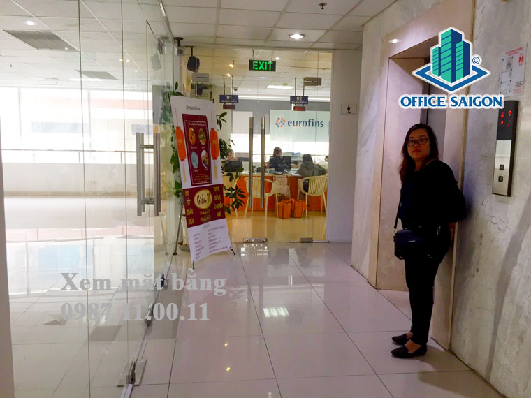 Lối đi lại giữ các văn phòng tại Việt Dragon Tower quận 1
