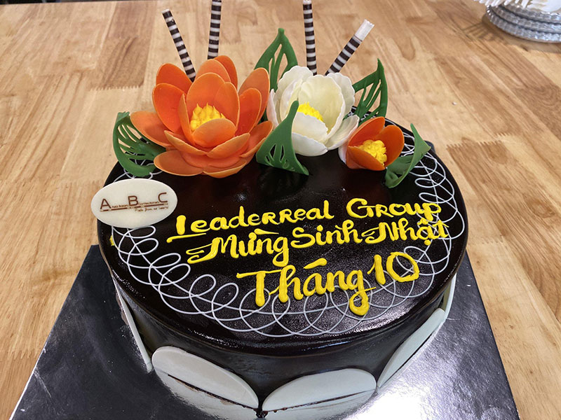 Sinh nhật cán bộ công nhân viên Office Saigon - Leaderreal Group tháng 10/2019