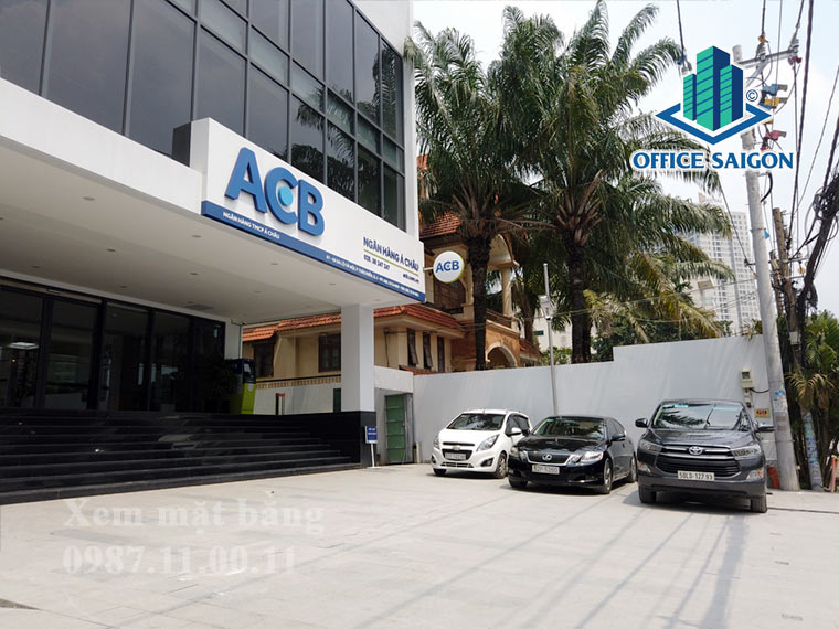 Bãi đậu xe trước văn phòng cho thuê City Gate Building quận 2