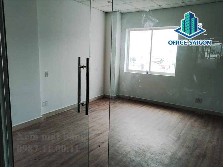 Sàn văn phòng được lót gỗ sang trọng tại Vietcombank Building quận 3