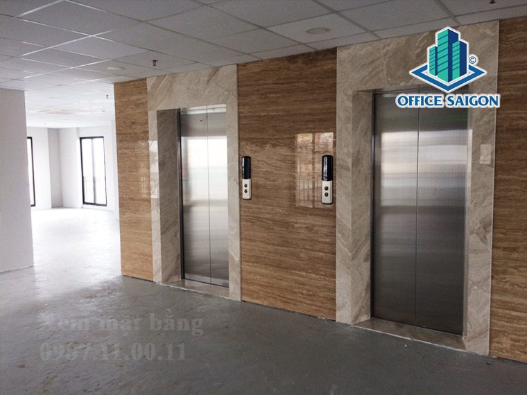 Thang máy tốc độ cao tại văn phòng cho thuê Adelle Building quận Tân Bình