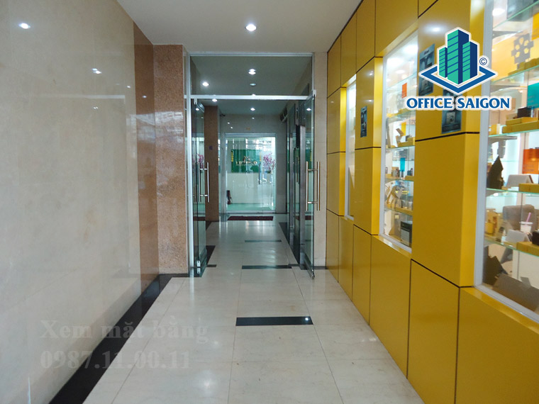 Lối đi hành lang rộng thoáng tại Việt Nam Business Center quận 1