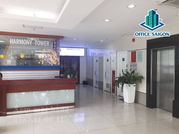 Quầy tiếp nhận thông tin tại toà nhà Harmony Tower quận 1