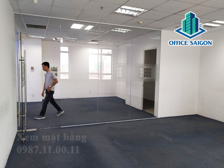 Sàn văn phòng được lót thảm sang trọng tại Rosana Tower quận 1