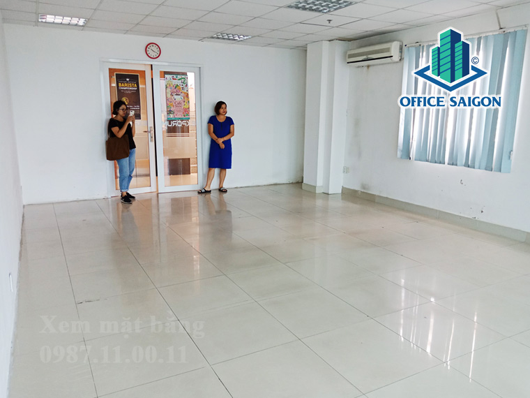 Quản lý toà nhà văn phòng cho thuê Avenis Building hỗ trợ khách xem mặt bằng