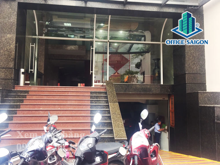 Lối vào toà nhà văn phòng cho thuê AGE Building quận 1