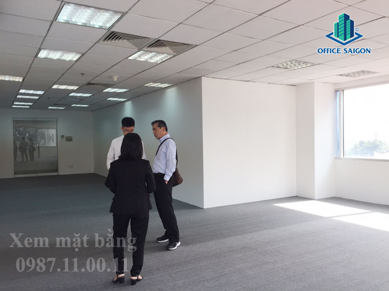 Ban quản lý tòa nhà Miss Aodai building hỗ trợ khách xem mặt bằng