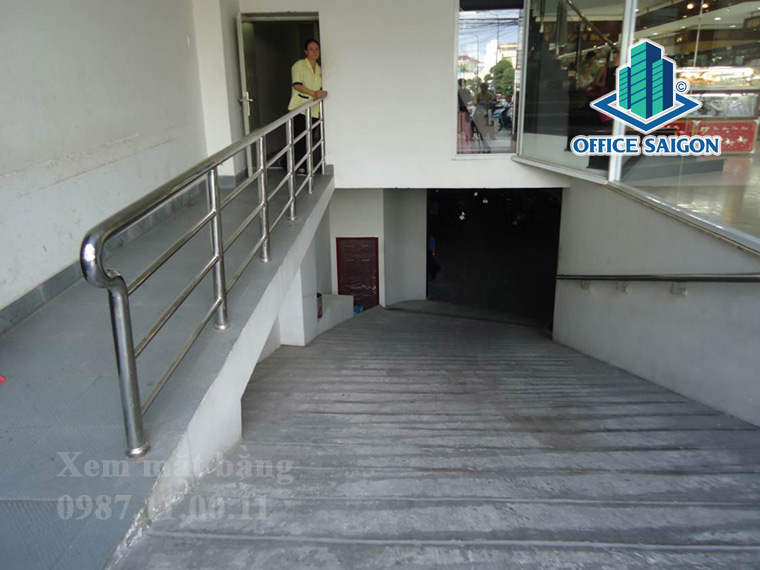 Lối xuống hầm giữ xe toà nhà Bến Thành TSC Building quận 1