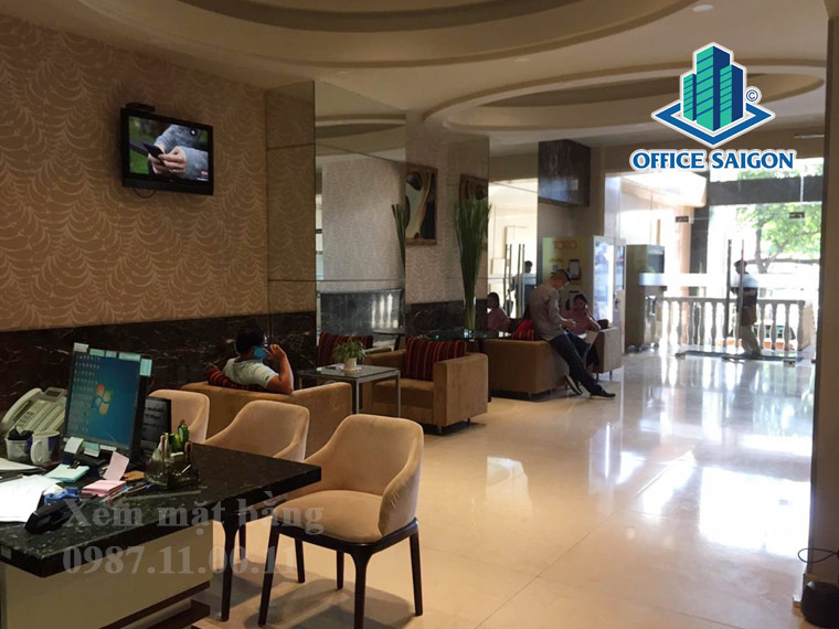 Khu vực thư giãn tại tầng trệt toà nhà Iwa Square Building quận 1