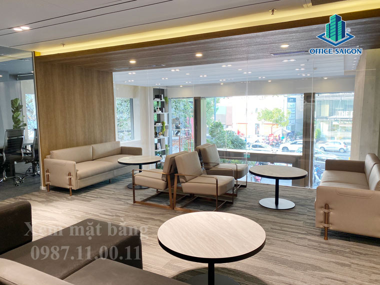 Tầng lửng là nơi để tiếp khách hàng và họp tại cao ốc The Address building quận 3