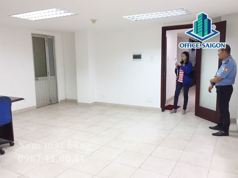 Khách xem mặt bằng tại toà nhà Savico Office Building quận 1