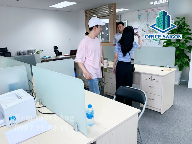 Mr Lee người Hàn Quốc đi thuê mặt bằng tại toà nhà Vinaconex Building quận 1