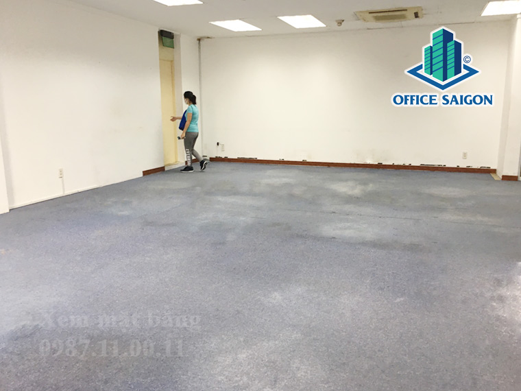 Sàn văn phòng được lót thảm tại toà nhà Vinaconex Building quận 1