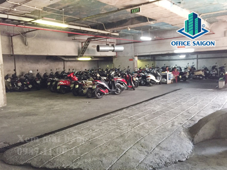 Hầm giữ xe có sức chưa lớn tại toà nhà Vimedimex Building quận 1