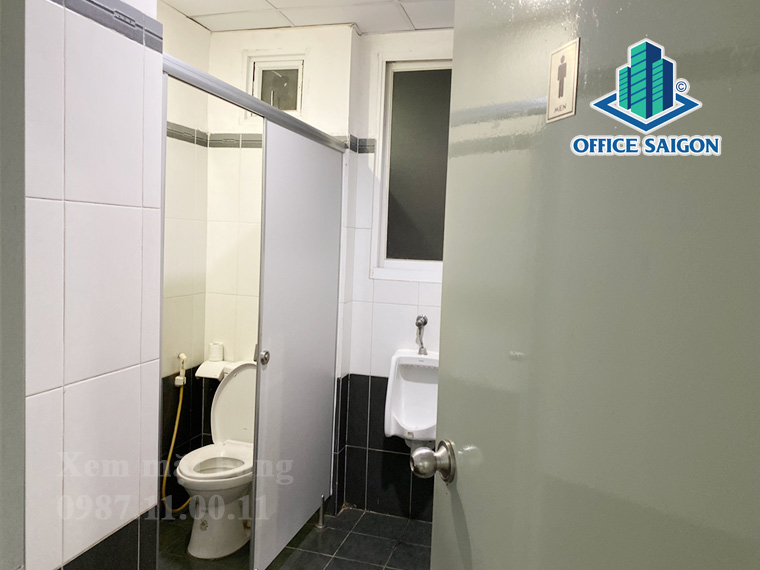 Hệ thống toilet riêng biệt tại toà nhà Jabes Building quận 1
