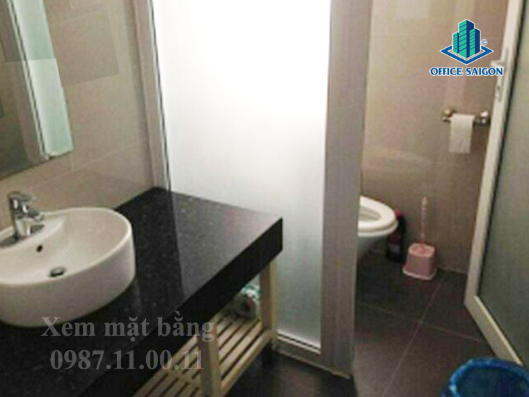 View toilet tại tòa nhà văn phòng Xuân Thủy building quận 2