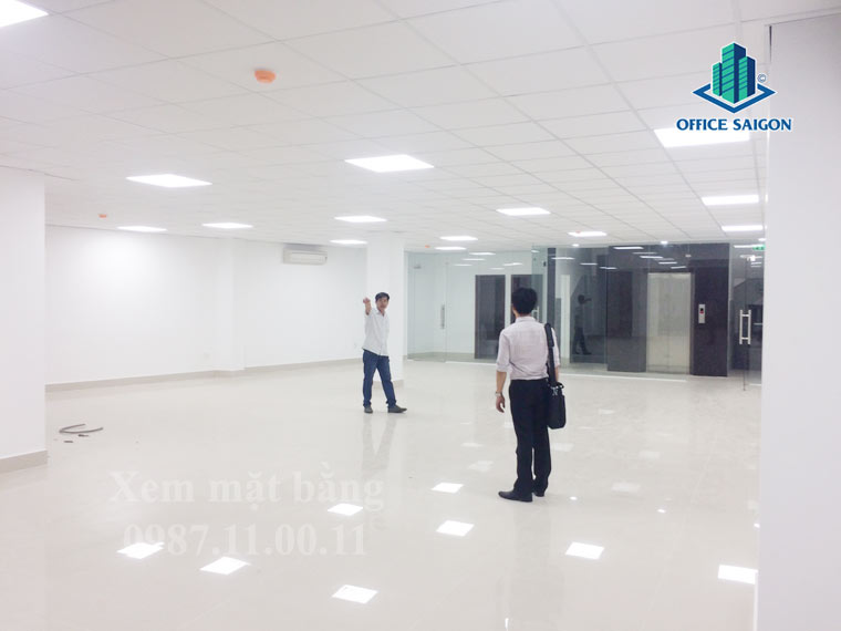 Office Saigon hỗ trợ khách xem mặt bằng thực tế tại Lương Định Của building