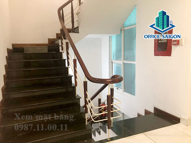 Cầu thang bộ tại tòa nhà cho thuê văn phòng May Plaza quận 3
