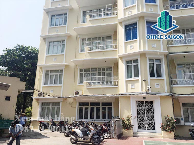 San đậu xe dành cho khách đến giao dịch tại Fosco Building quận 3