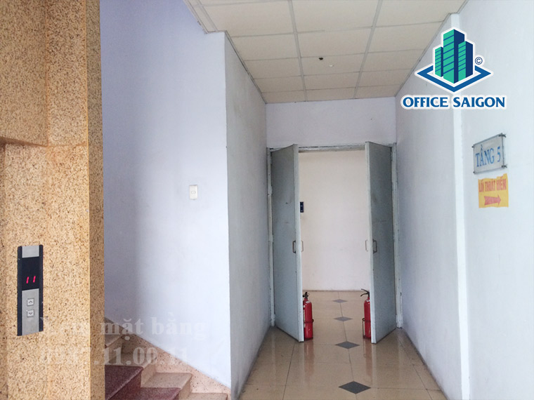 Lối thoát hiểm tại tòa nhà văn phòng cho thuê Giầy Việt Building quận 3