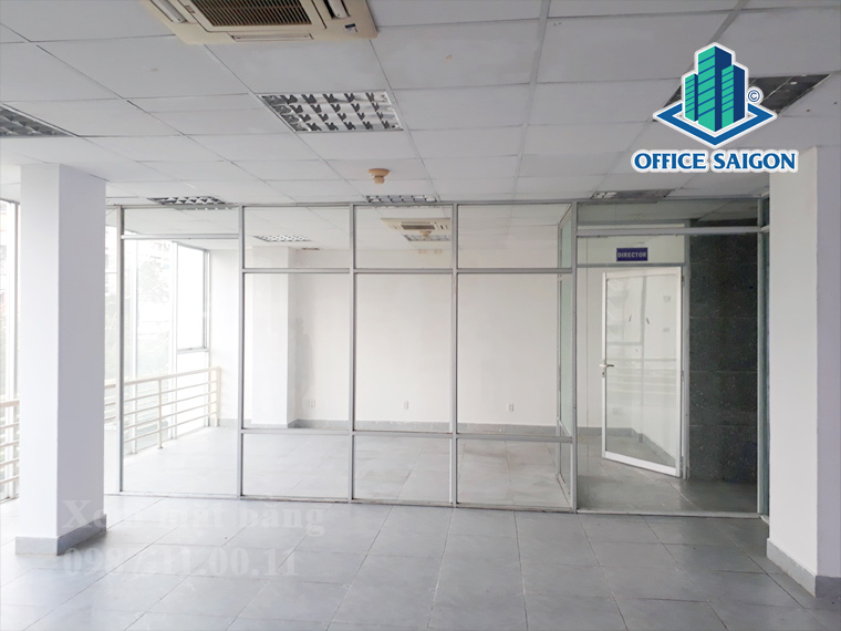 Vách ngăn kính cường lực giữa các văn phòng tại tòa nhà Konia Building quận 3