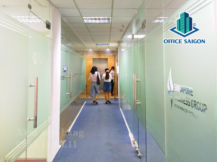 Lối đi chung rộng rãi tại văn phòng cho thuê Minh Tinh Building quận 3