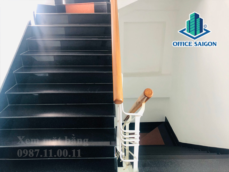 Lối đi cầu thang bộ tại tòa nhà cho thuê văn phòng DC Tower quận 3