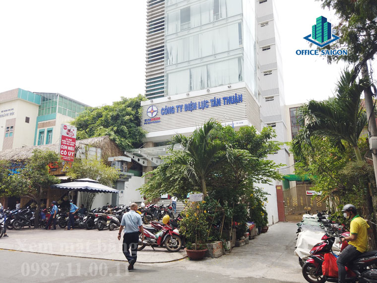 View mặt tiền phía trước tòa nhà HCMPC building