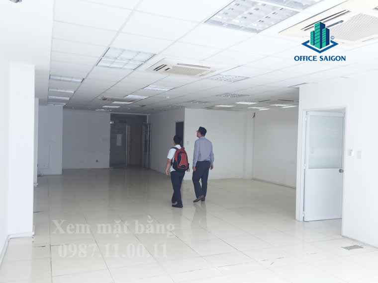 Khách hàng xem mặt bằng tại tòa nhà H3 tower