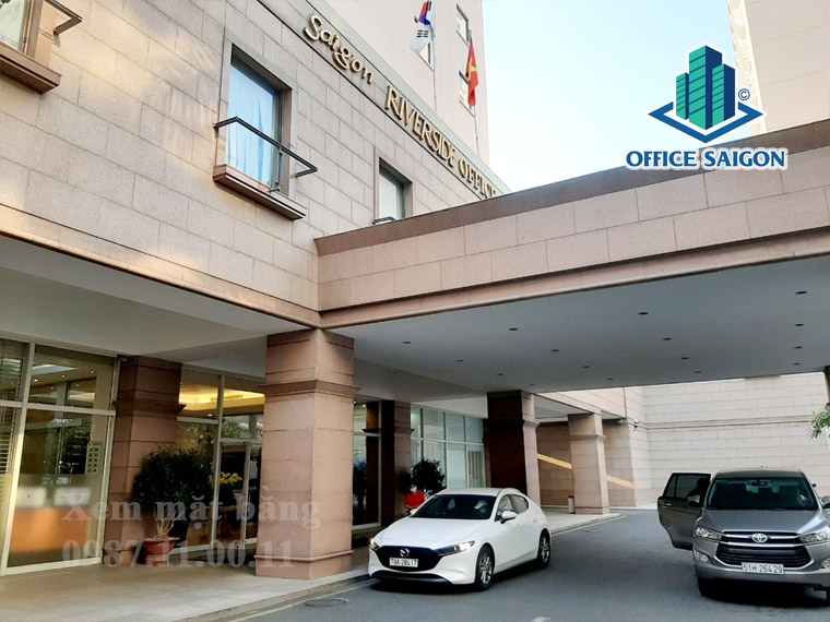 Phần sân đậu xe dành cho khách đến giao dịch tại tòa nhà cho thuê văn phòng Saigon Riverside Office quận 1