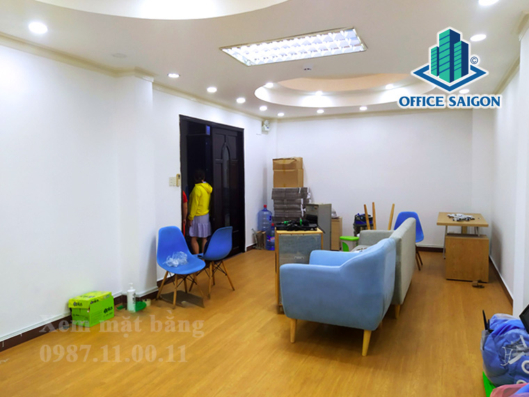 Khách hàng thi công nội thất tại tầng 1 tòa nhà cho thuê văn phòng Anpha Building Quận 1