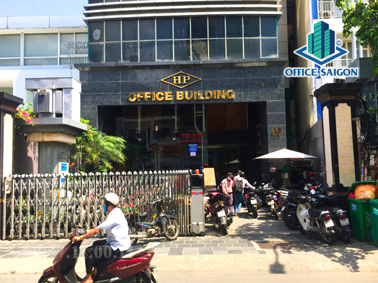 Phía trước tòa nhà cho thuê văn phòng HP Building Quận 1