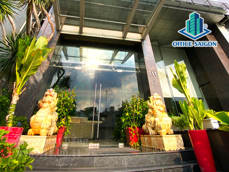 Phía trước tòa nhà cho thuê văn phòng IDD 1 Building Quận 1