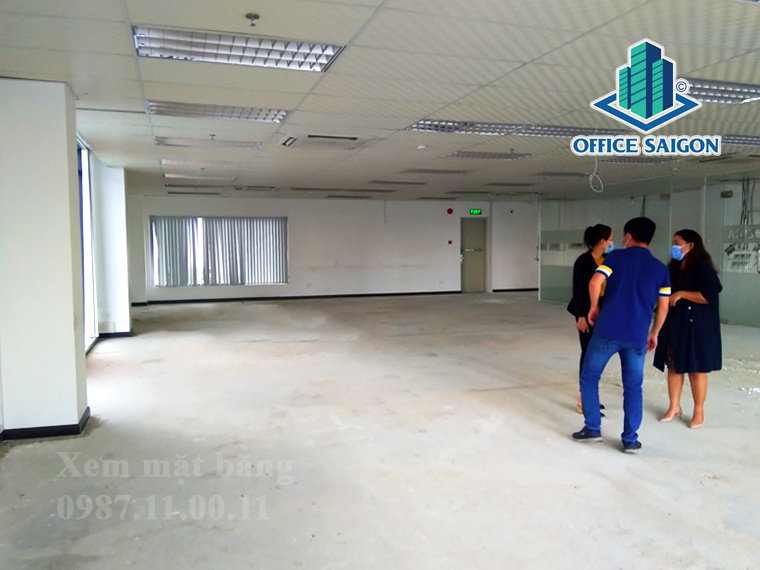 Khách xem mặt bằng tại tầng 6 tòa nhà cho thuê văn phòng Đại Phúc Building Quận Bình Thạnh