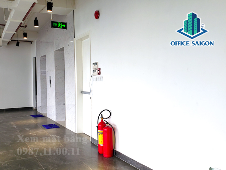 Sảnh bên ngoài tòa nhà cho thuê văn phòng D&D Tower Quận 3
