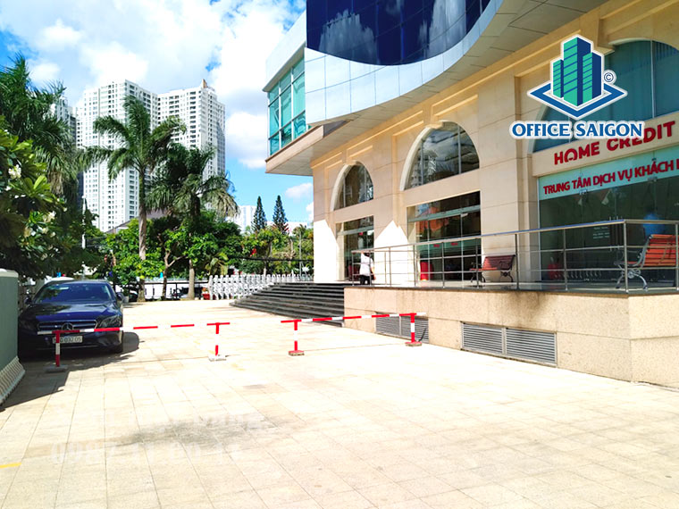 Bãi xe ôtô tại tòa nhà cho thuê văn phòng Phụ Nữ Building Quận 2 
