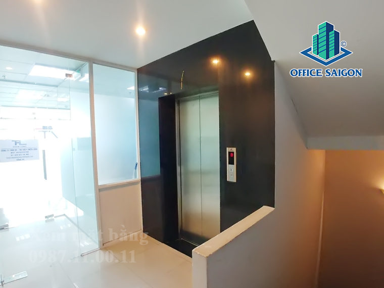 Tháng máy tại tòa nhà cho thuê văn phòng Kim Thanh building quận 2
