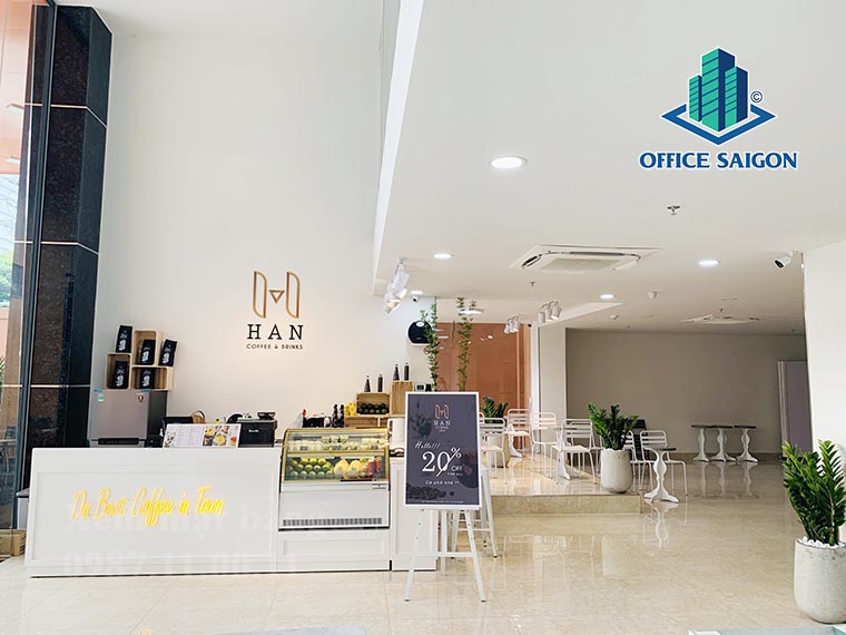 Lễ tân tại văn phòng cho thuê Mhome Kath building quận Phú Nhuận