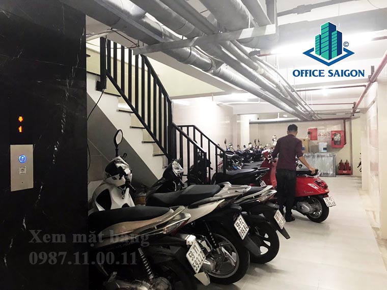 Bên trong hầm giữ xe tại văn phòng cho thuê PCL building quận Tân Bình