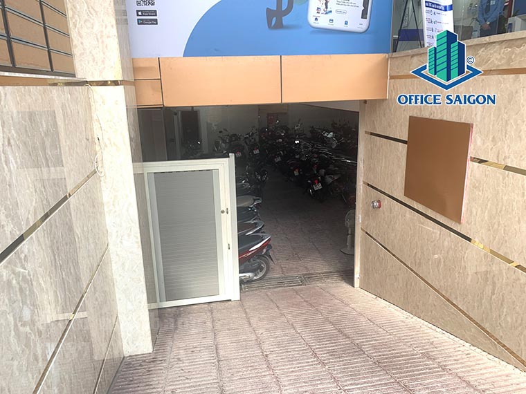Lối xuống hầm giữ xe văn phòng cho thuê Devspace building quận Bình Thạnh