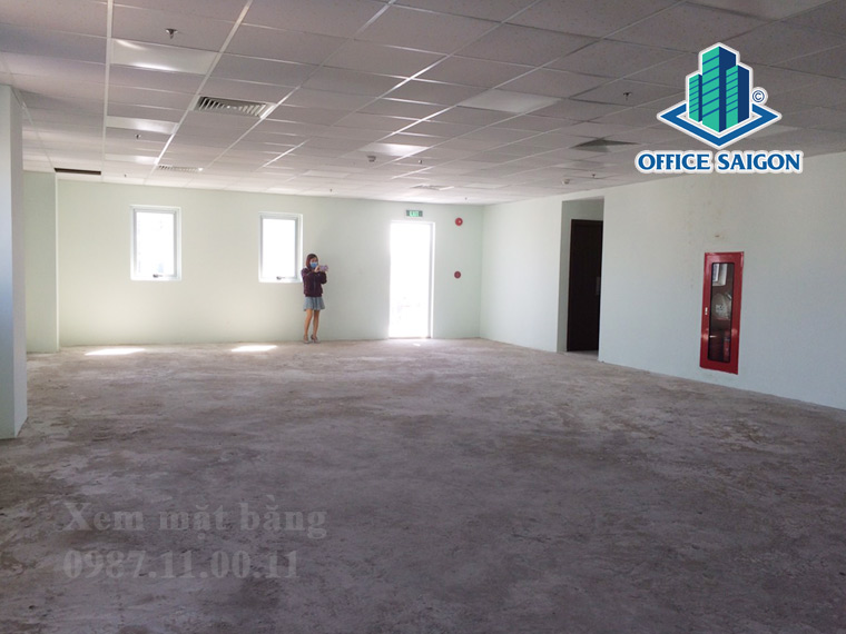 Khách xem mặt bằng 155m2 tại tầng 9 tòa nhà SU17 building quận Phú Nhuận