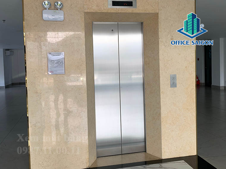 Thang máy tại văn phòng cho thuê IOS building quận Bình Thạnh