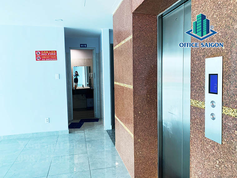 Thang máy tại văn phòng cho thuê Victory House building quận Bình Thạnh