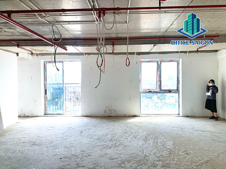 Khách khảo sát mặt bằng tại tầng 7 văn phòng cho thuê MG building NKKN quận 3