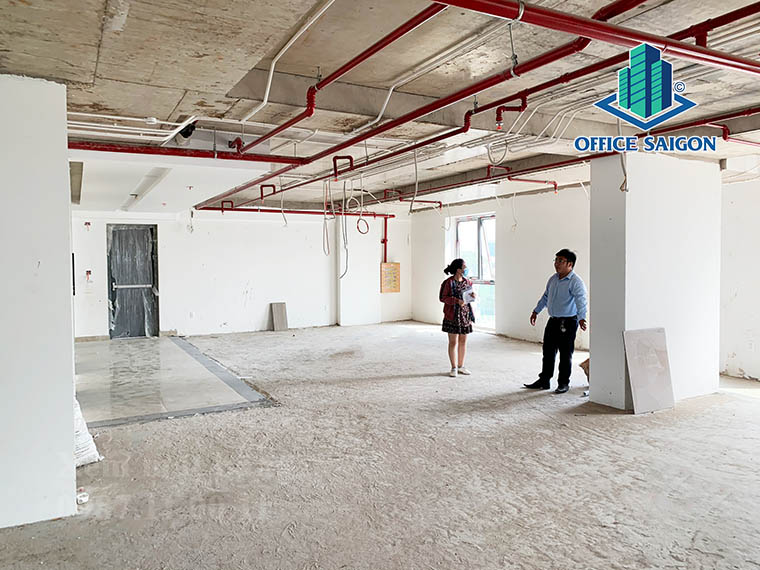 Khách xem mặt bằng tại tầng 7 văn phòng cho thuê MG building NKKN quận 3