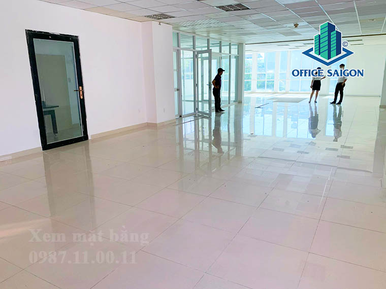 Khách xem mặt bằng 200m2 tại tầng 3 văn phòng cho thuê G Tower quận 2