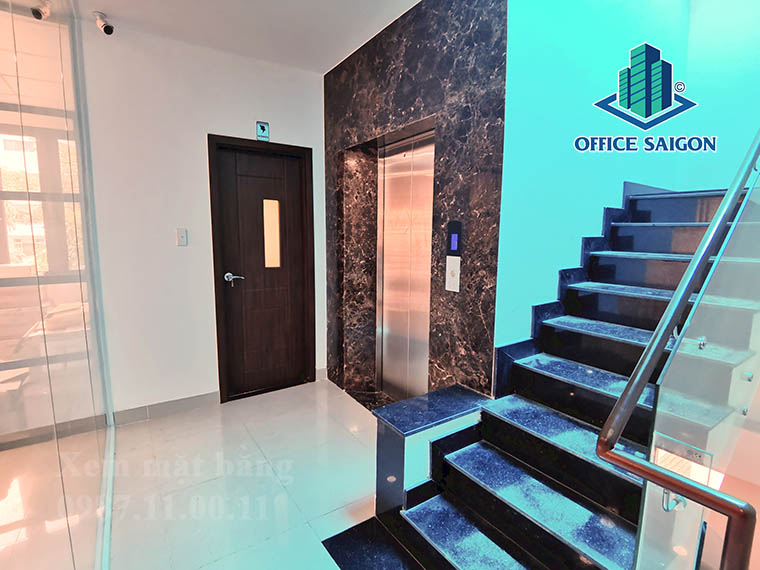 Thang máy tại văn phòng cho thuê Dona Central quận 10