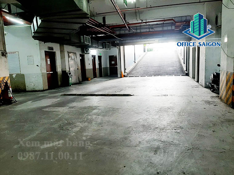 Lối ra hầm giữ xe tại văn phòng cho thuê The Blue Square quận Tân Bình